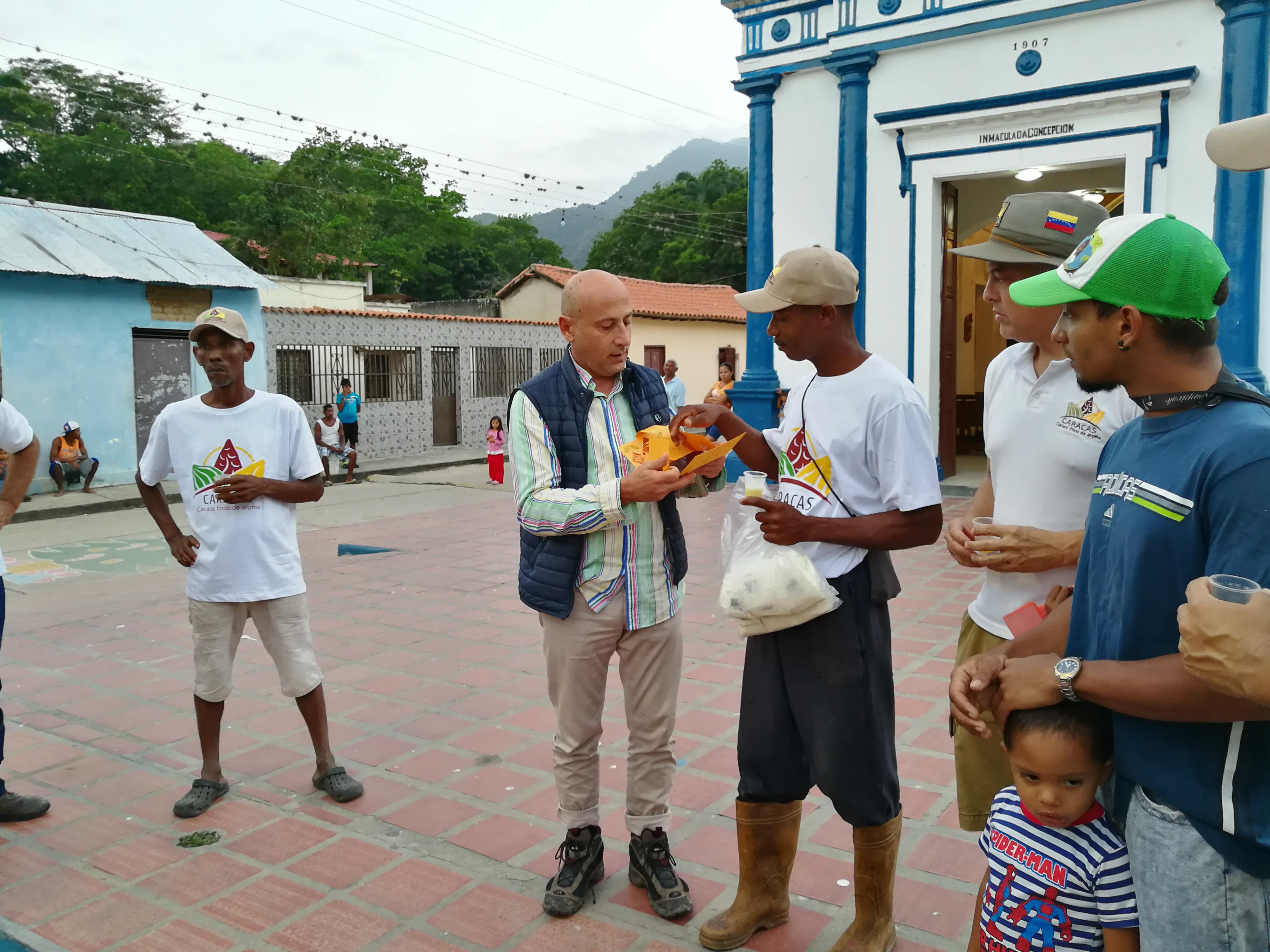 CHOCOLATE BARS FILLED WITH CREAMY